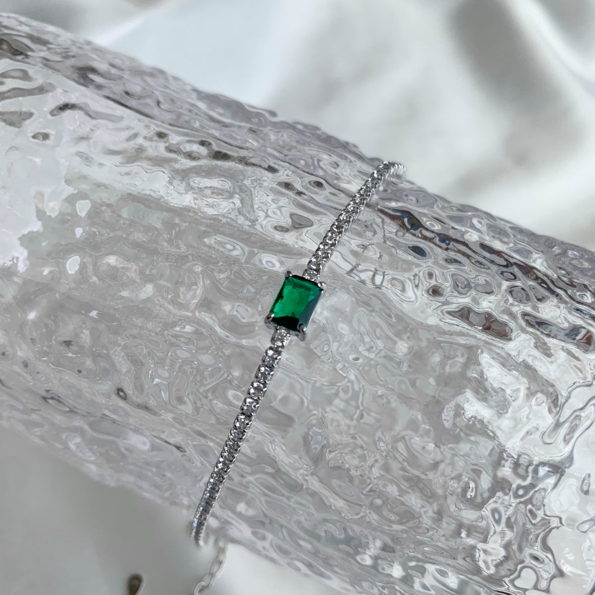 [AuraEcho]1.0 Carat Unique Emerald Cut Banquet Bracelet