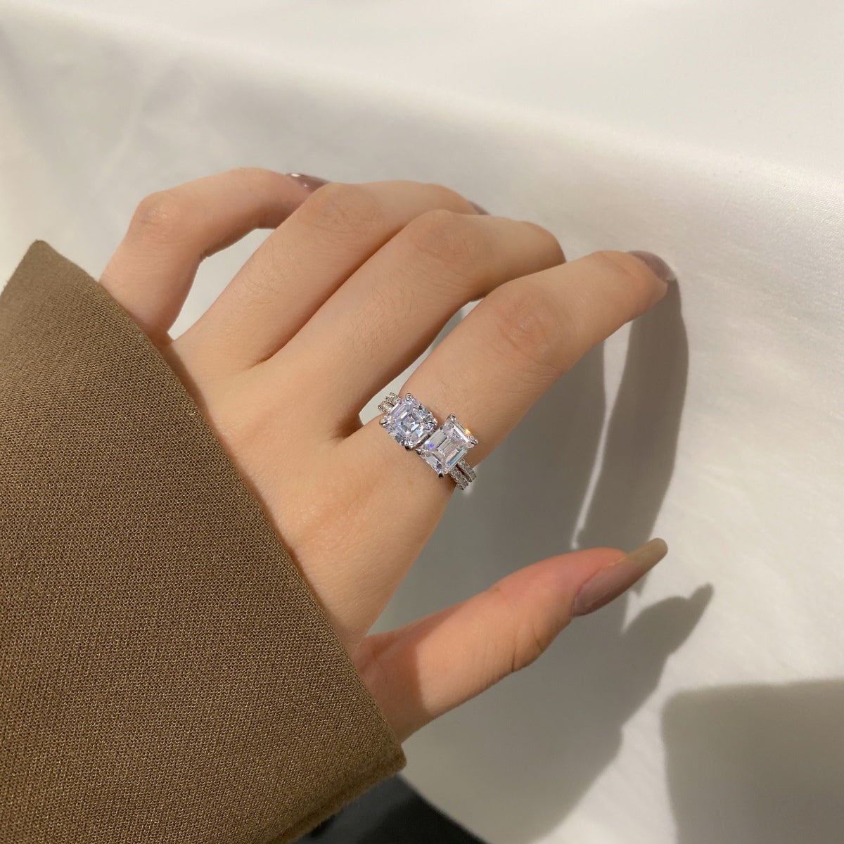 [AuraEcho]2.0 Carat Scintillating Ornate Radiant Cut Party Ring