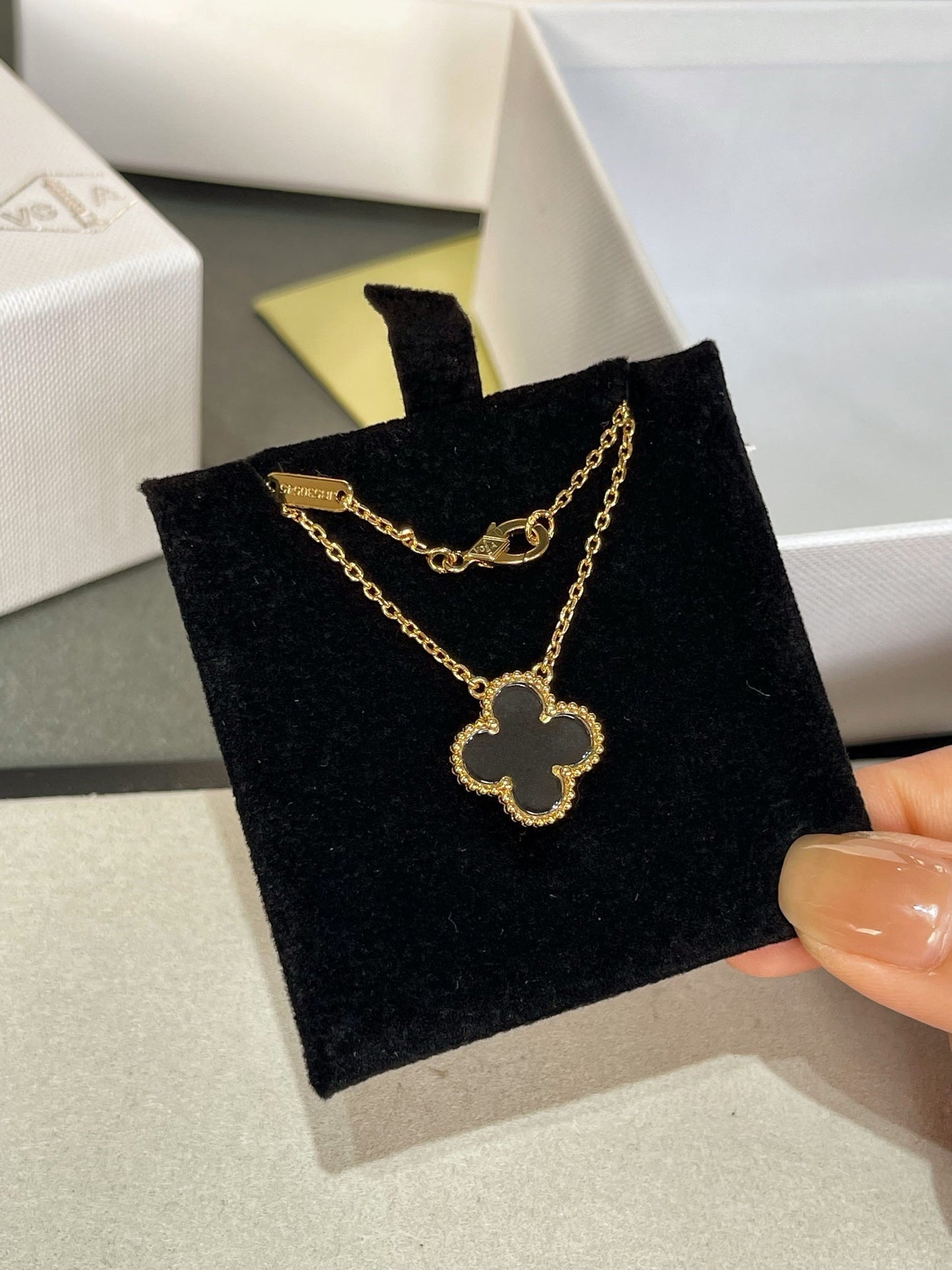 [AuraEcho]CLOVER ROCK CRYSTAL ROSE GOLD NECKLACE