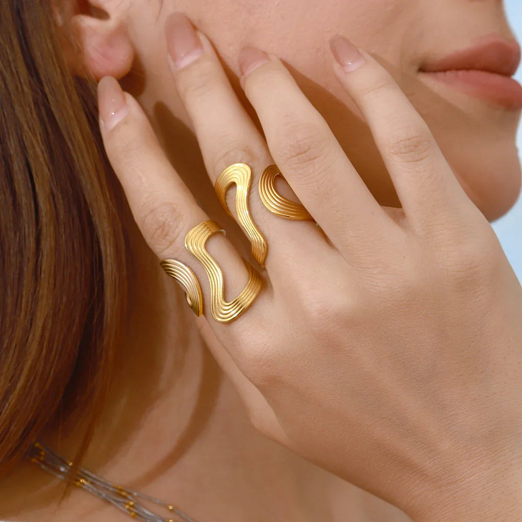Vivi Twisted Band Gold Ring