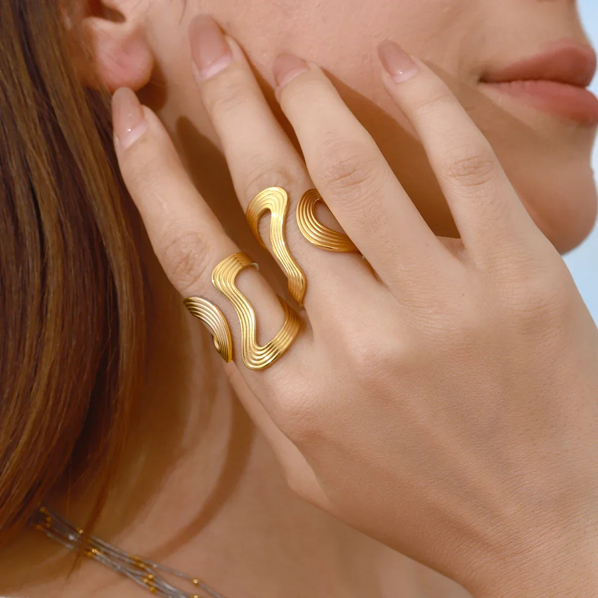 Vivi Twisted Band Gold Ring