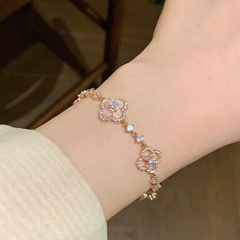 [AuraEcho]CLOVER 5 MOTIF PINK BLUE RED WHITE BRACELET