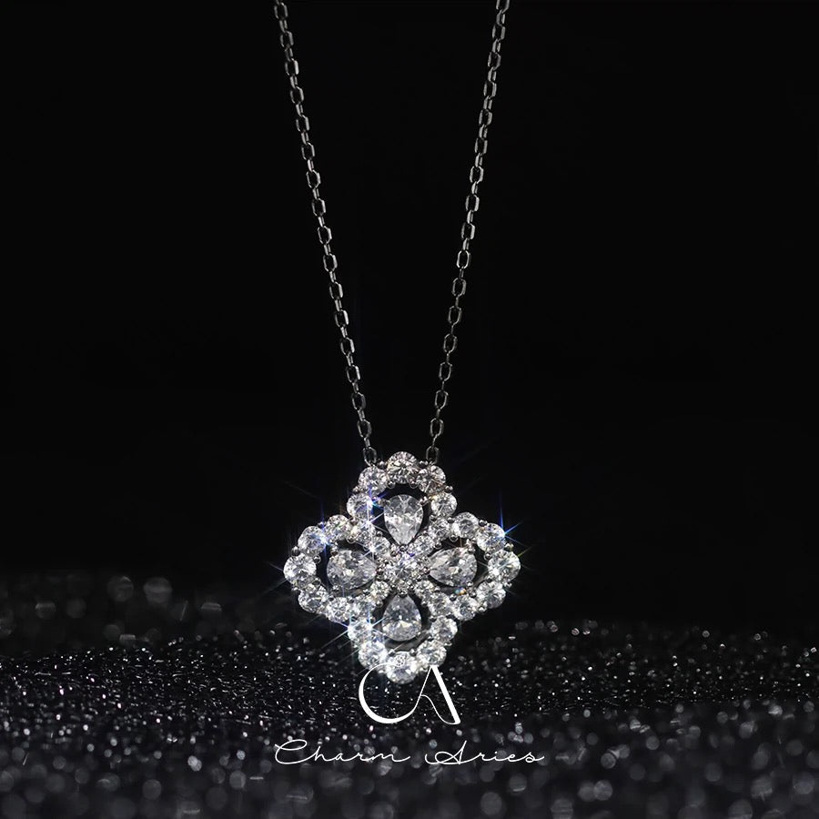 CLOVER 15MM BLUE CHALCEDONY NECKLACE SILVER