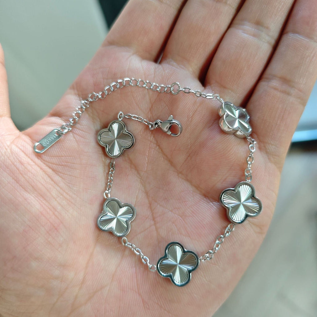 Lucky Four-Leaf Clover Exquisite Bracelet