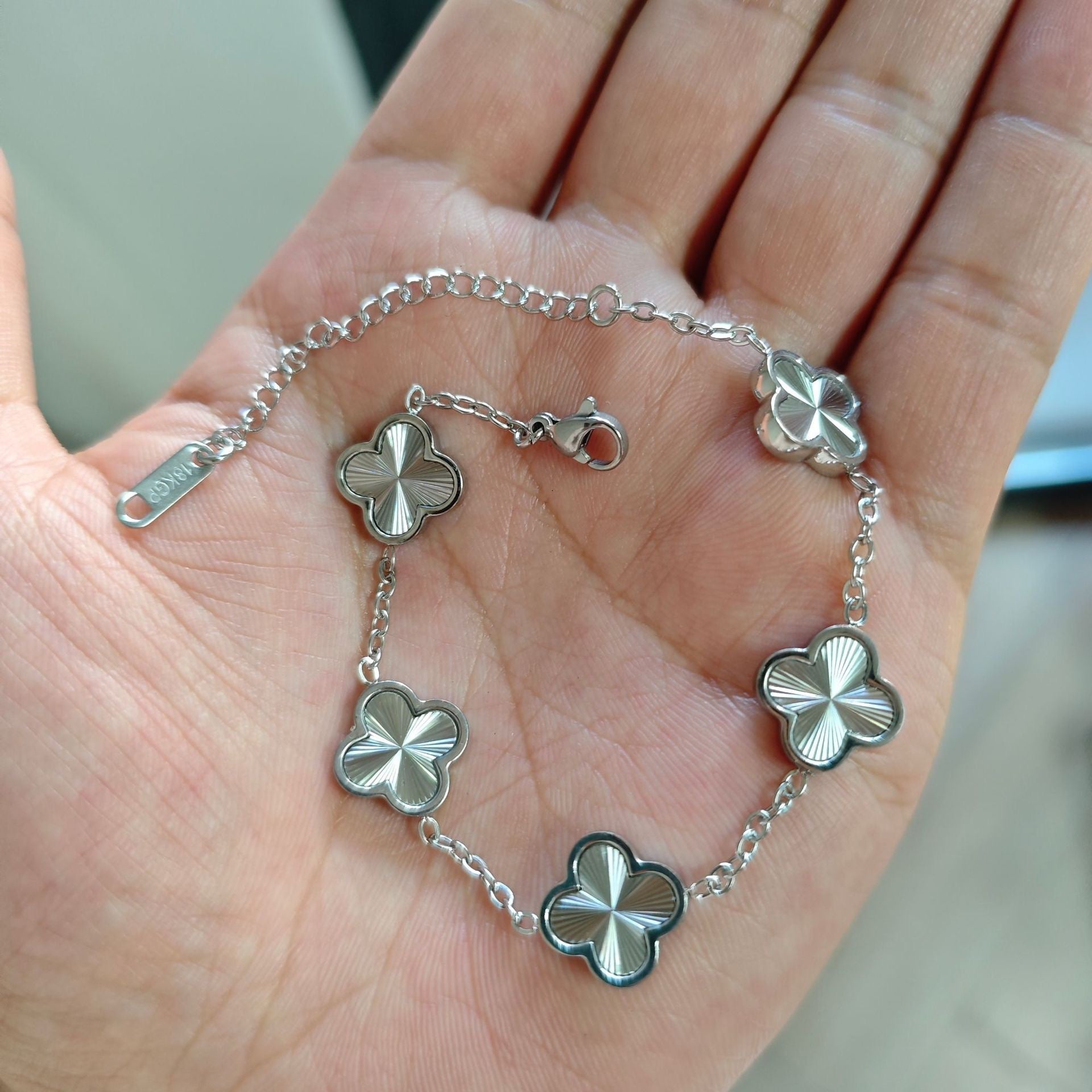 Lucky Four-Leaf Clover Exquisite Bracelet