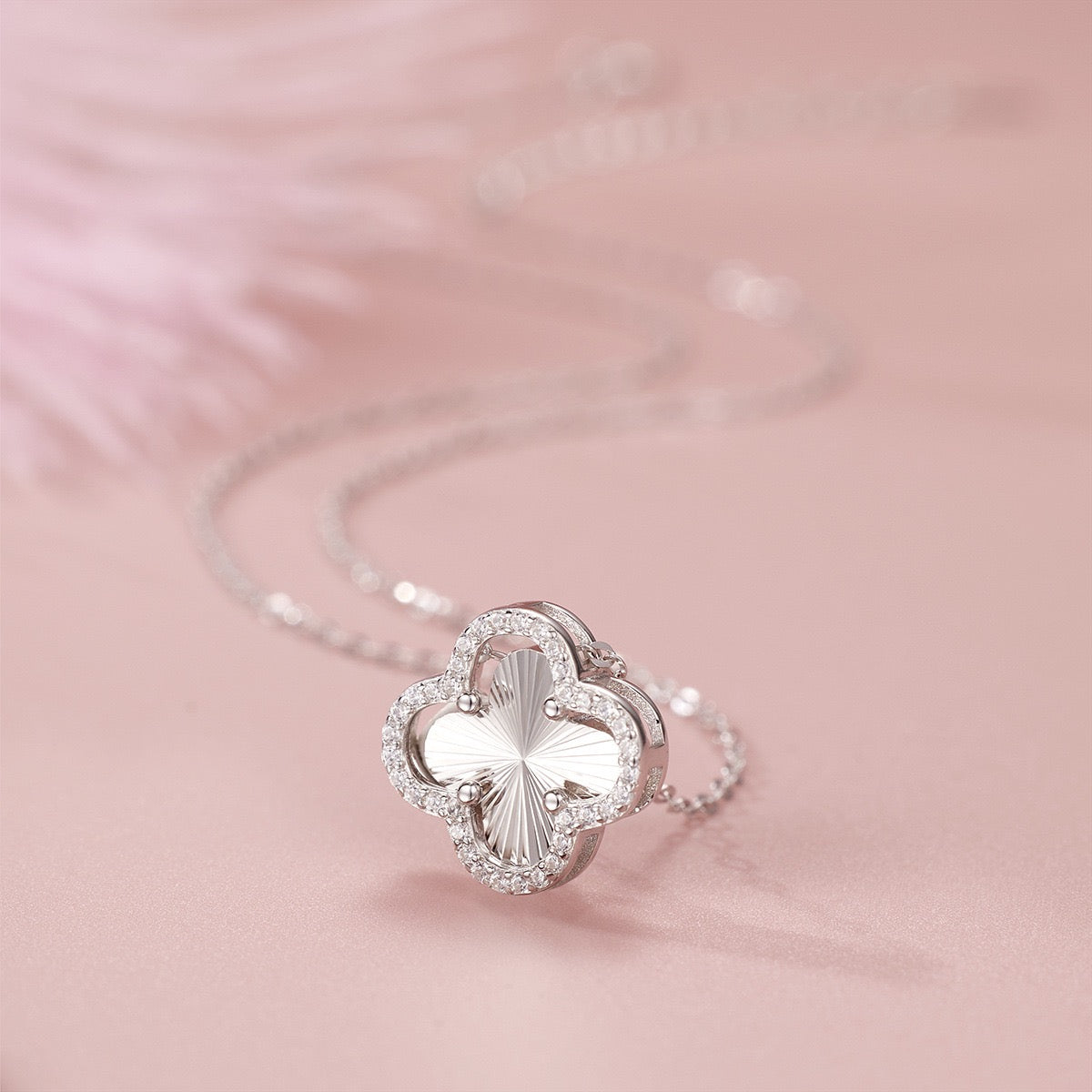 Lucky Four-Leaf Clover Exquisite Necklace