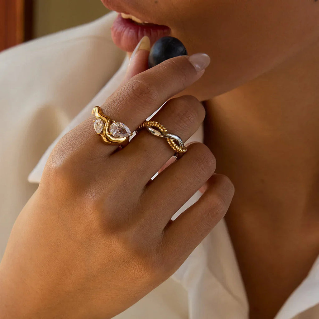 Soletta Diamond Teardrop Gold Ring