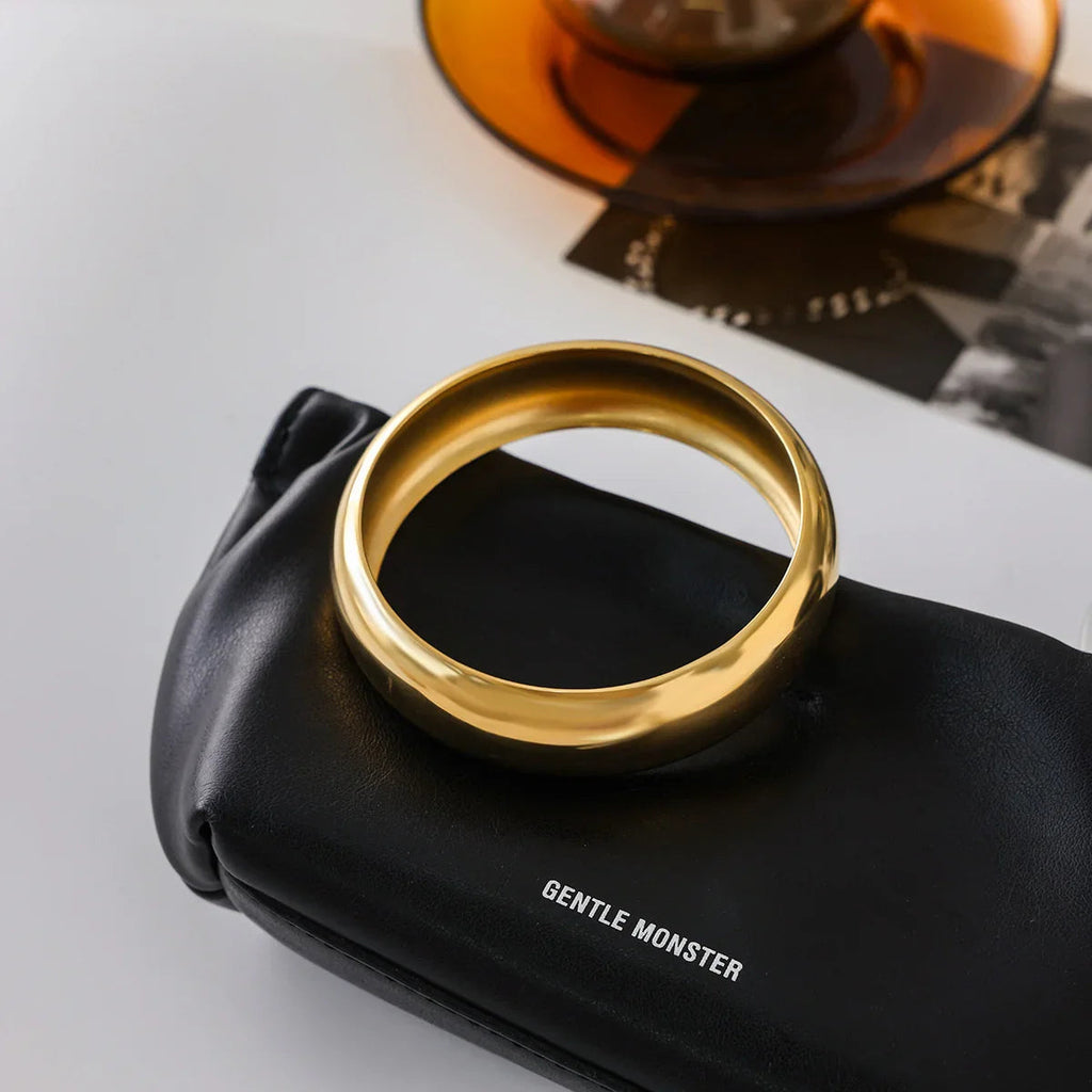 Maelis Smooth Gold Bangle