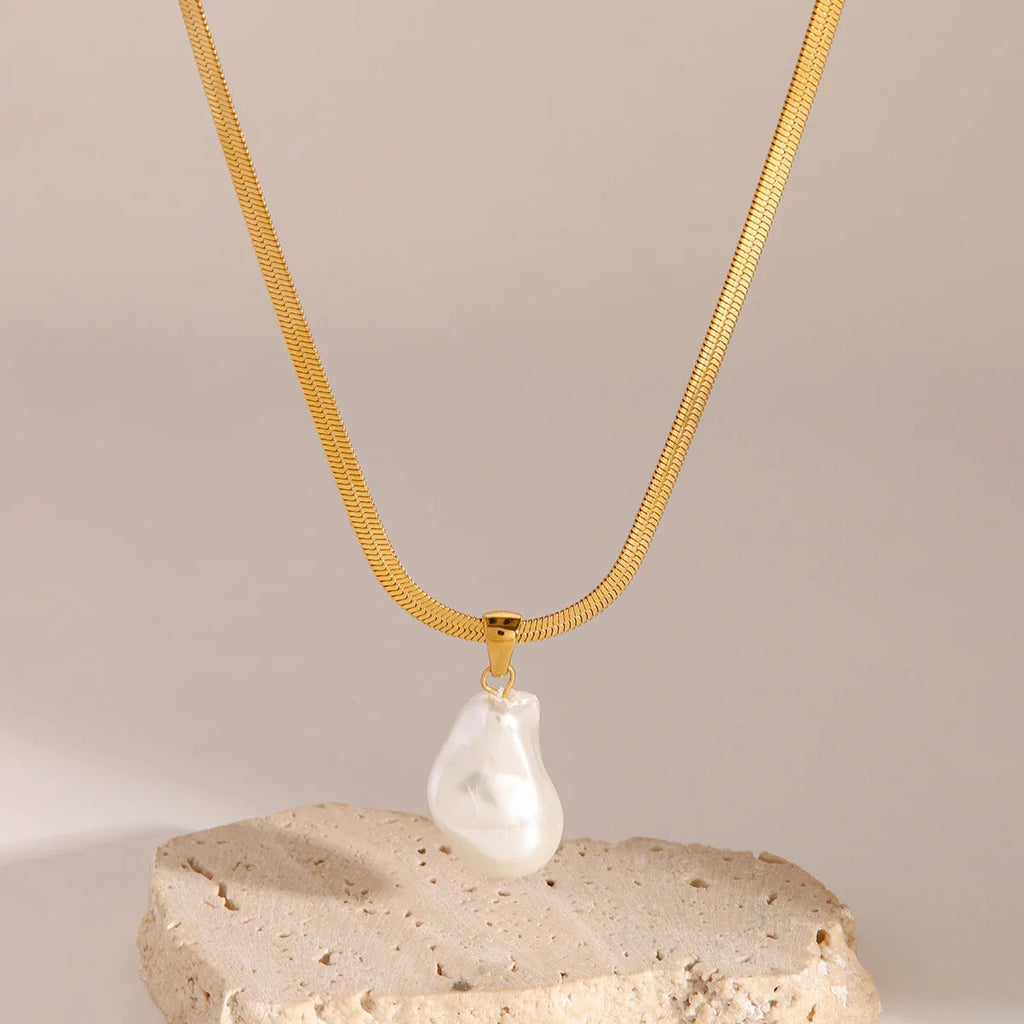 Glorietta Herringbone Pearl Necklace