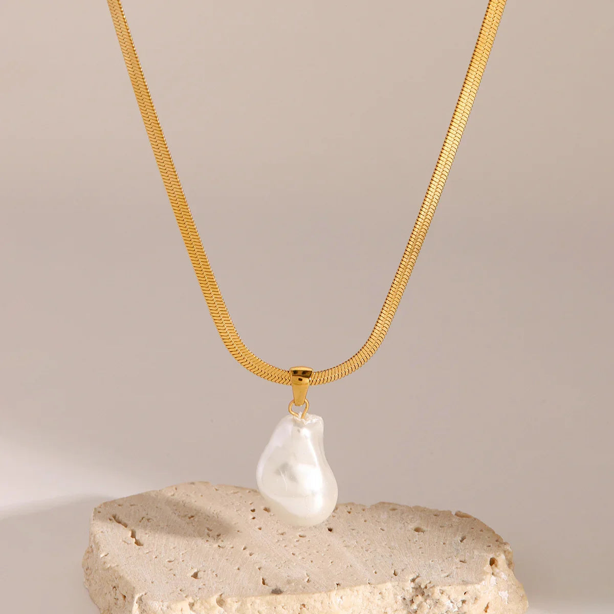 Glorietta Herringbone Pearl Necklace