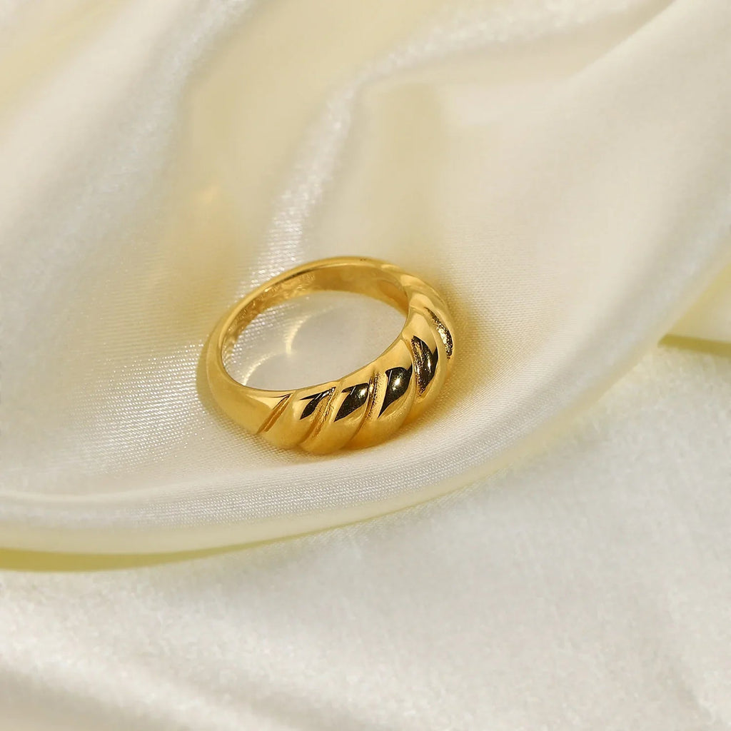 Amaia Gold Croissant Ring