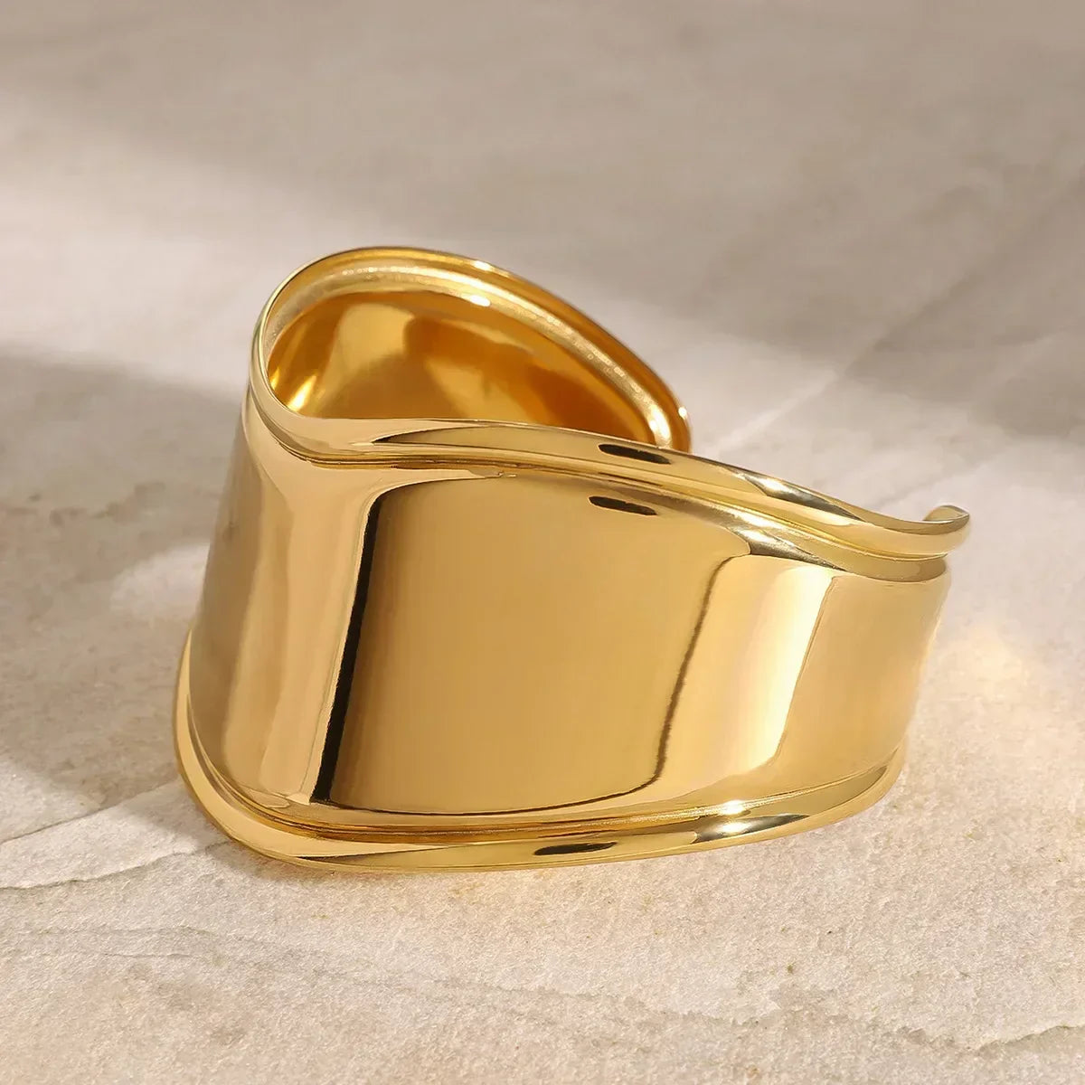 Izza Smooth Gold Cuff