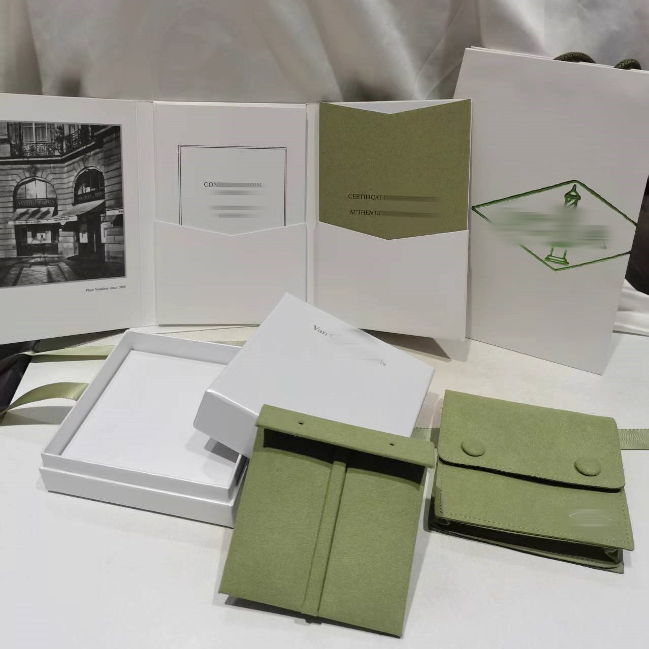 [AuraEcho]VA CLOVER BRACELET NECKLACE RING BOX GIFT BAG